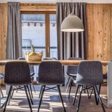 A Stunning Duplex Flat Near The Grands Montets 샤모니